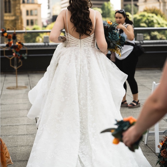 Eggshell white - Picture 3 of 4